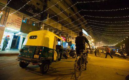 Calles de Nueva Delhi decoradas durante el Diwali, el festival de las Luces, en 2013.
