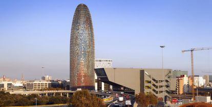 La torre Agbar, en la Pla&ccedil;a de les Gl&ograve;ries, Barcelona.
