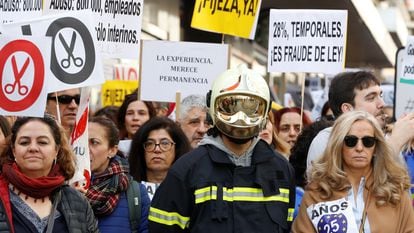 Manifestación de 3.000 trabajadores interinos del sector público en Madrid el pasado mes de febrero, denunciando la precariedad, el fraude en la contratación y el abuso de temporalidad.