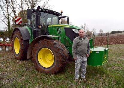 Eduardo Ausín, agricultor del pueblo burgalés de Mazuela.
