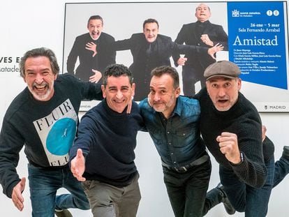 De izquierda a derecha, el actor Ginés García-Milán, el dramaturgo Juan Mayorga y los actores José Luis García-Pérez y Daniel Albadalejo posan en la presentación de 'Amistad', el pasado 20 de enero.