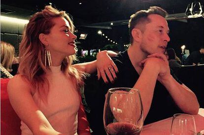 Amber Heard y Elon Musk en una imagen que compartió junto a la actriz en su cuenta de Instagram.
