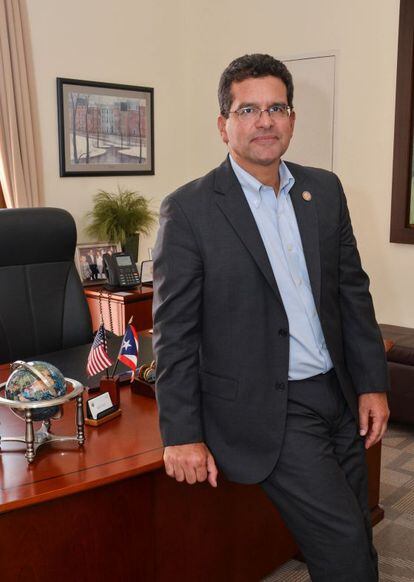 Pedro Pierluisi, Comisionado Residente de Puerto Rico en Washington, tras la entrevista, en su oficina de San Juan.