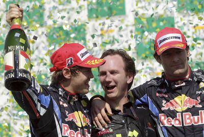 Sebastian Vettel, Christian Horner, director del equipo, y Mark Webber celebran el doblete en Interlagos.