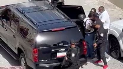 La policía arresta el sospechoso en Santo Domingo.