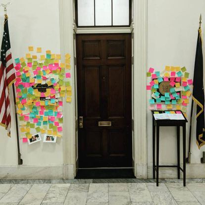 La puerta del despacho de la congresista Ocasio-Cortez en el Capitolio, en Washington.