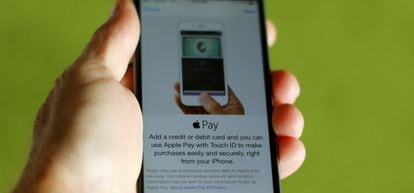 Iphone 6 con el sistema de pago Apple Pay. 