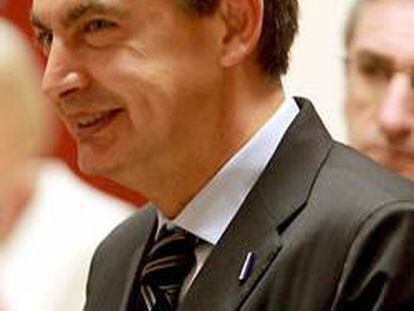 Celestino Corbacho, ministro de Trabajo y José Luis Rodríguez Zapatero, presidente del Gobierno