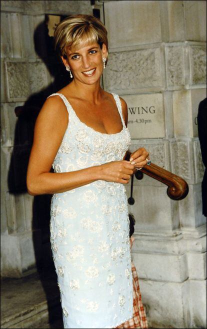 Tras su separación del Carlos de Inglaterra, Diana vivió una época de esplendor. Cambió su peinado y su estilo de vestir.