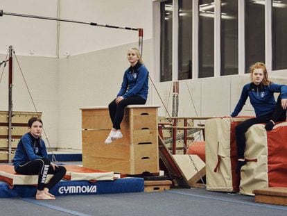Un grupo de niñas en un gimnasio en Reykjavik.