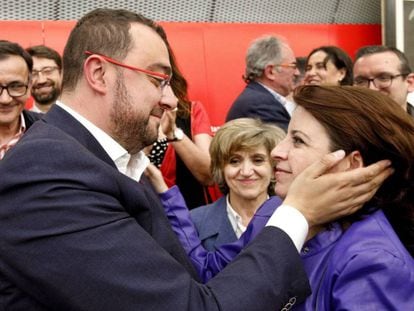 El candidato del PSOE a la presidencia de Asturias, Adrián Barbón, con la vicesecretaria general del PSOE, Adriana Lastra.