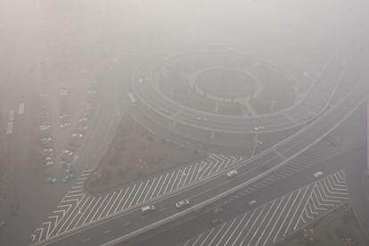 Este domingo, según Xinhua, comenzó la temporada de calefacción en Harbin, uno de los principales factores que ha provocado la niebla tóxica. La ciudad, una de las mayores del país, tiene once millones de habitantes.