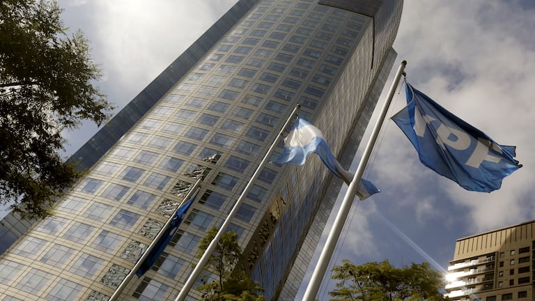 La sede central de la petrolera argentina YPF, en Buenos Aires.