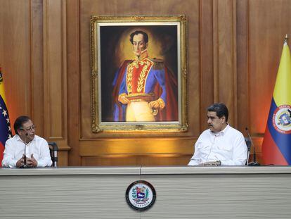 Gustavo Petro y Nicolás Maduro reunidos en el Palacio de Miraflores, en Caracas, el 1 de noviembre.