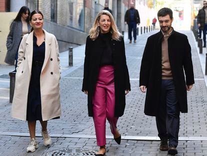 Yolanda Díaz, junto al ministro de Derechos Sociales, Consumo y Agenda 2030, Pablo Bustinduy, y la de Juventud e Infancia, Sira Rego, este sábado en Madrid antes de una reunión con colectivos ecologistas.