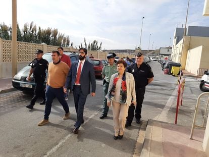 La delegada del Gobierno en Ceuta, Salvadora Mateos, en una visita a la frontera el pasado día 22.