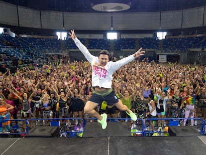 Beto Pérez, creador de la zumba, durante el evento Zin Academy de Zumba en el Palacio de Deportes Martín Carpena de Málaga.