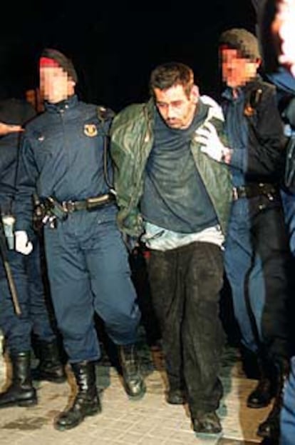 Detenidos En Barcelona Dos Presos Acusados De Asesinato Y Violaci n detenidos-en-barcelona-dos-presos-acusados-de-asesinato-y-violaci-n