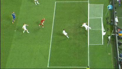 Una captura de televisión que muestra el gol de Devic a Inglaterra