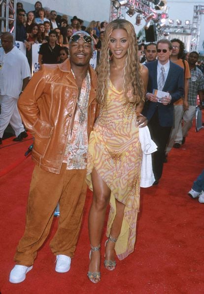 Beyoncé junto al rapero Sisqo, con quien solía salir por aquel entonces, en la gala de los MTV Movie Awards, en el año 2000.