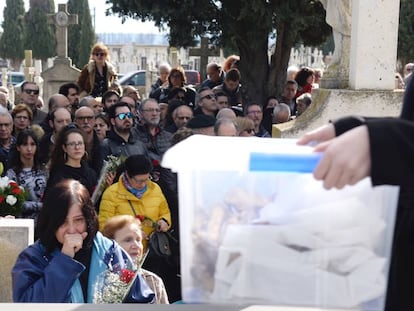 Inhumación de las víctimas del franquismo halladas en el cementerio de El Carmen de Valladolid. 