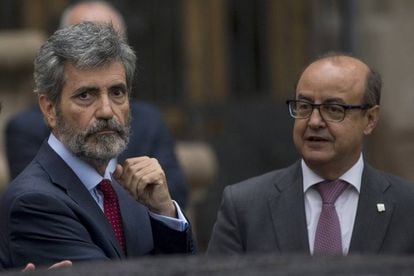 The president of the Supreme Court, Carlos Lesmes, and that of the Superior Court of Catalonia, Jesús María Barrientos, in 2019.