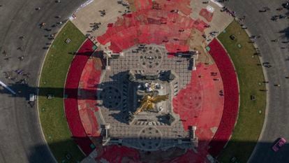 Vista aérea de ‘Sangre de mi sangre’, una obra coordinada por el Colectivo Hilos en Ciudad de México.