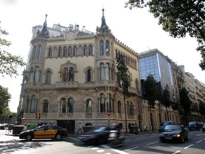 Edificio del Círculo Ecuestre de Barcelona, en la confluencia entre Diagonal de Balmes.