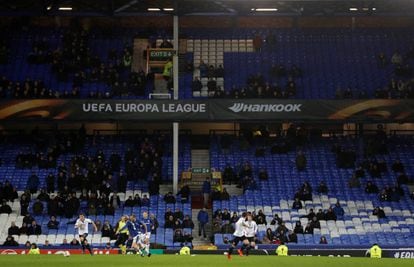 Las gradas de Goodison Park, semivac&iacute;as durante el Everton-Atalanta. 