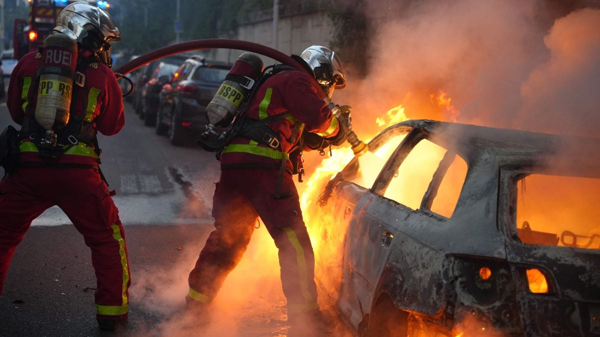 La muerte en Francia de un adolescente por disparos de la policía provoca indignación y disturbios en las calles | Internacional | EL PAÍS