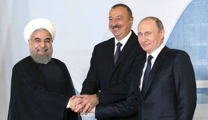 El presidente ruso Putin (D) con el iran&iacute; Rouhan&iacute; (I) y el azerbaiyano Aliyev (C).