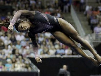 La cuatro veces campeona del mundo introduce dos acrobacias increíbles para volver a proclamarse, por sexta vez, la mejor de EE UU con un ojo puesto en Tokio 2020 y otro en la historia