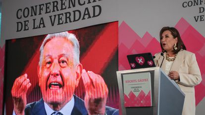 Xóchitl Gálvez habla sobre Andrés Manuel López Obrador, durante una de sus "Conferencias de la verdad", en Ciudad de México, el pasado 30 de enero.