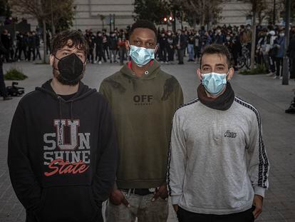 Juan Antonio Garcia Ruiz, Babacar Diagne y Àlex Cantón, el pasado viernes, en una concentración en Valencia.