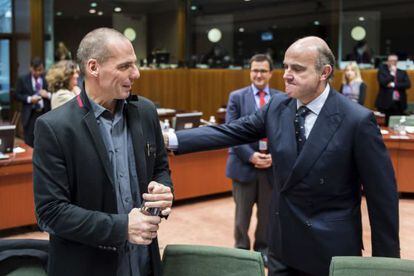El ministro griego de Finanzas, Yanis Varoufakis, y su homólogo español, Luis de Guindos.