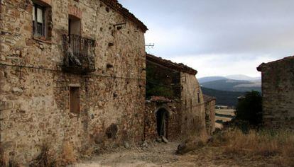 Sarnago, pueblo deshabitado de Soria en la sierra de Alcarama.