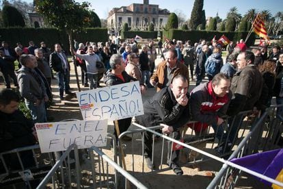 Manifestaci&oacute;n de los t&eacute;cnicos de mantenimiento de Endesa en el Parlament.