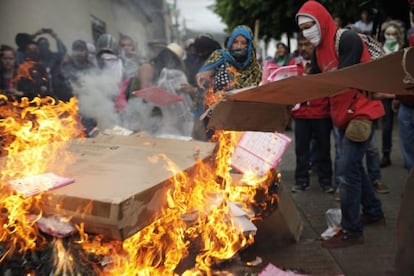 Quema de urnas en Tixtla (Guerrero).