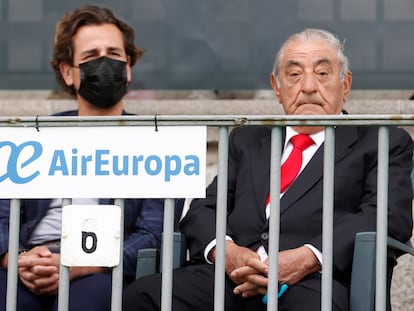 El fundador de Globalia y Air Europa, Juan José Hidalgo (derecha), en mayo pasado en el Club de Campo Villa de Madrid.