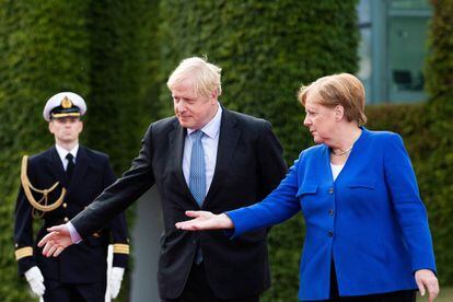 El primer ministro británico, Boris Johnson, y la canciller alemana, Angela Merkel, en agosto en Berlín.