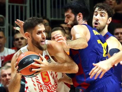 Abrines intenta frenar a Perperoglou.