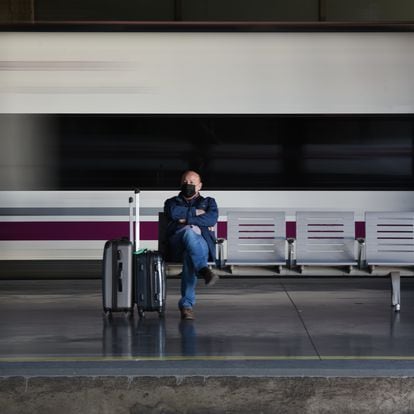 23-02-2022. Córdoba, reportaje en la estación del AVE de Córdoba, que se encuentra en la primera de Andalucía en el transito de trenes. Fotos Chencho Martínez