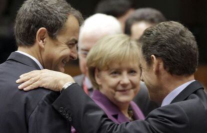 José Luis Rodríguez Zapatero junto a Angela Merkel y Nicolas Sarkozy en una cumbre europea