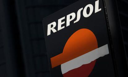 Logo de Repsol en una gasolinera. 