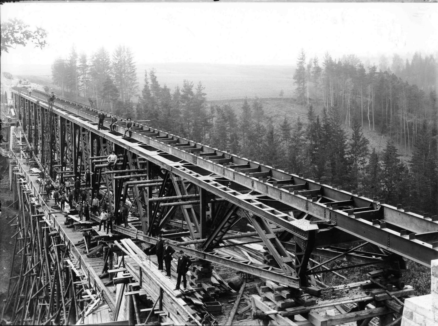 El puente durante su construcción.