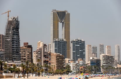 El edificio Intempo, el rascacielos residencial más alto de Europa, en julio de 2021, un mes después de la finalización de las obras.