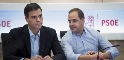 El secretario general del PSOE, Pedro Sánchez, y el secretario de Organización, César Luna.
