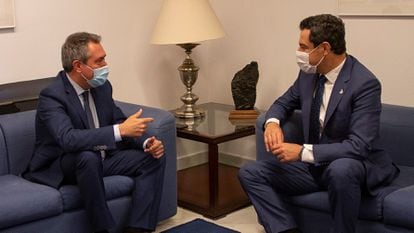 Juan Espadas (izquierda), reunido con el presidente andaluz, Juan Manuel Moreno, el pasado junio en Sevilla.