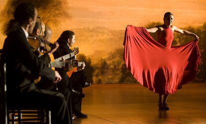 Sara Baras en el rodaje de <i>Flamenco, Flamenco,</i> de Carlos Saura.