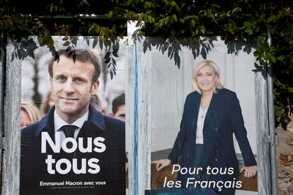 Posters of the candidates Emmanuel Macron and Marine le Pen, this Thursday in Herbeville.